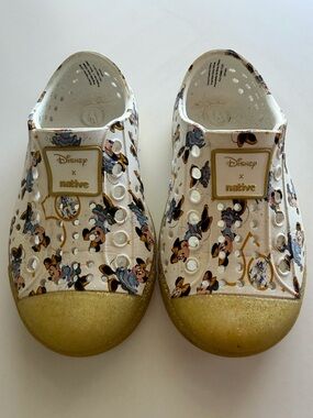 Disney x Native Kids' White & Gold Minnie Mouse Slip-On Shoes
